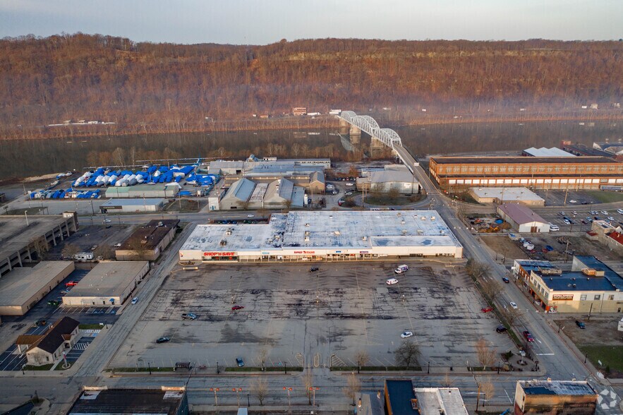 More Photos Of 300-340 Central City Plz, New Kensington General Retail For Sale