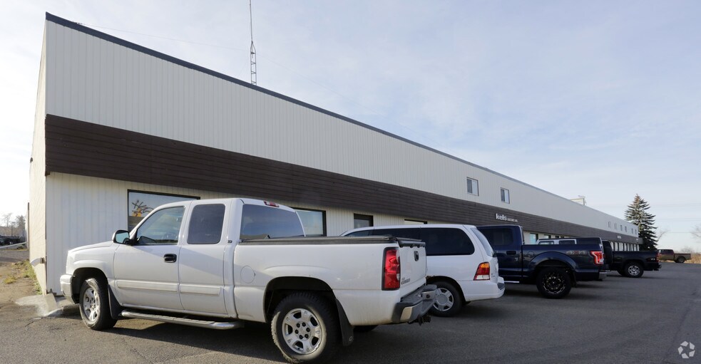 More Photos Of 449-473 NW Sioux Rd, Sherwood Park Light Manufacturing For Sale