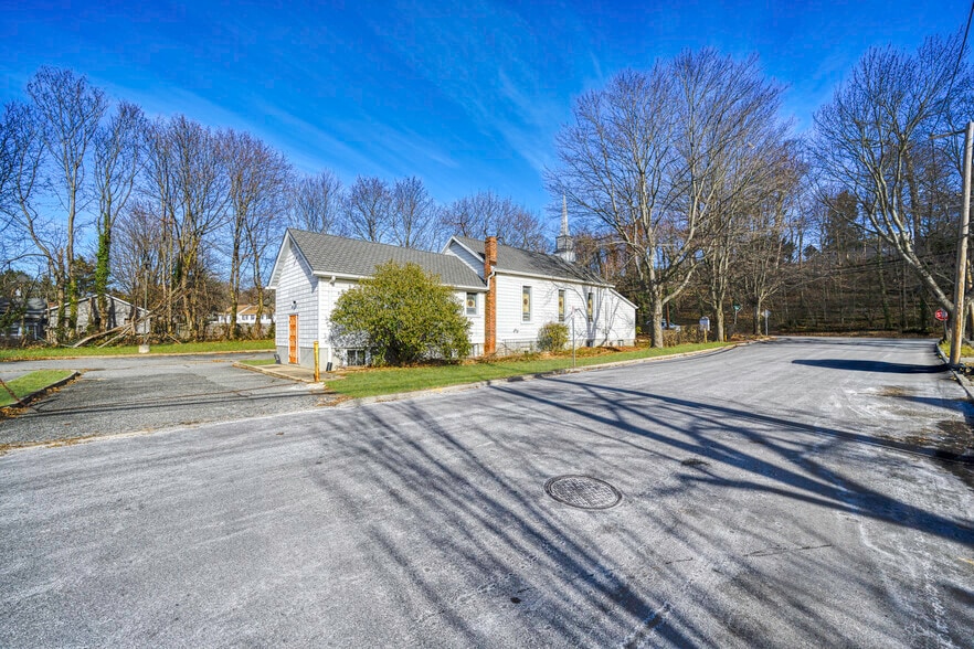 More Photos Of 109 Roslyn Rd, Roslyn Heights Religious Facility For Lease