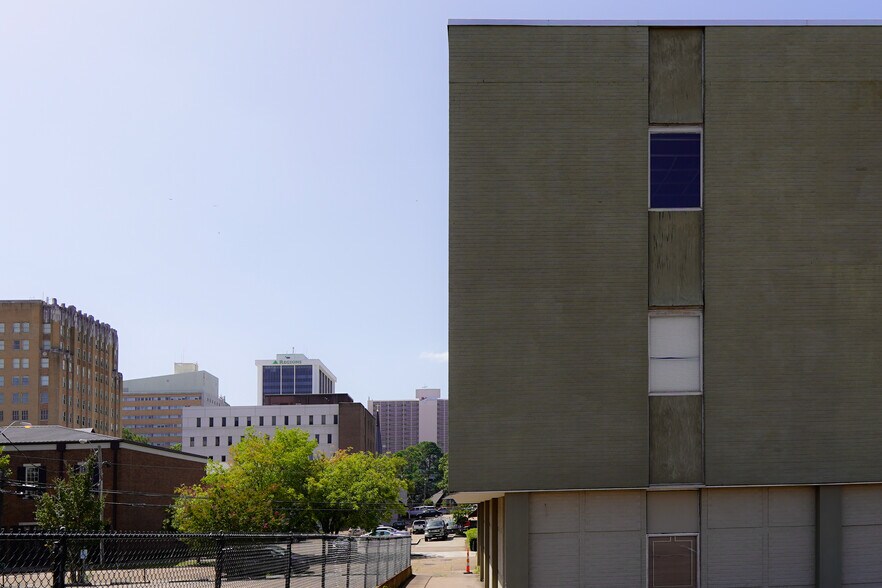 More Photos Of 222 N President St, Jackson Office Residential For Sale