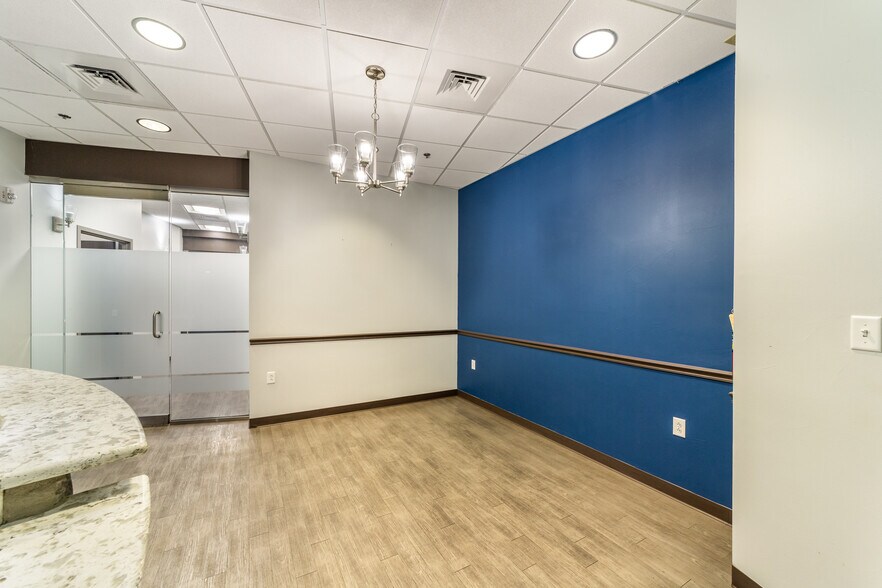 More Photos Of 250 E Basse Rd, San Antonio Medical For Lease