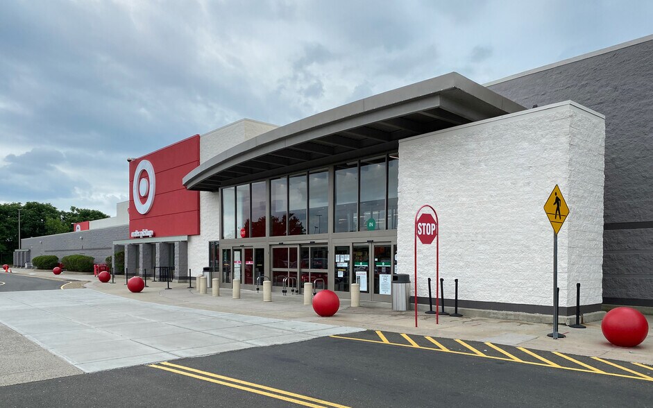 More Photos Of 100-200 Universal Dr N, North Haven Unknown For Lease