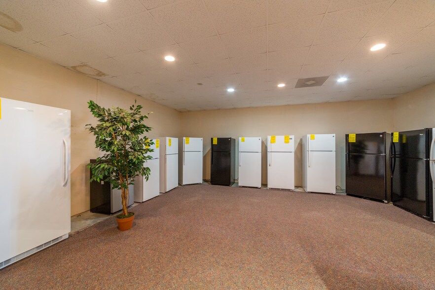 More Photos Of 13340 Leopard St, Corpus Christi Storefront For Sale