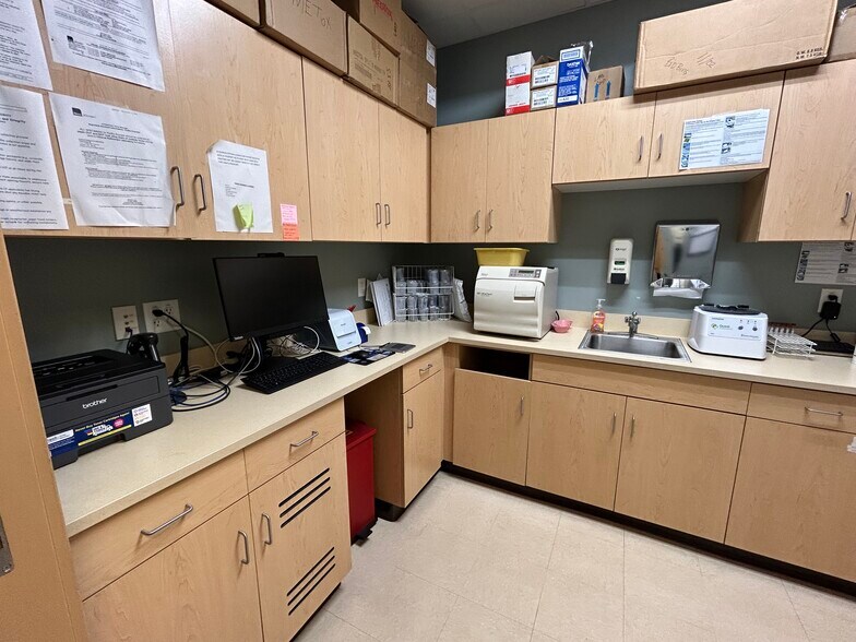More Photos Of 6160-6182 Gunn Hwy, Tampa Unknown For Lease