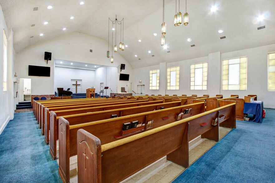 More Photos Of 724 S Glenoaks Blvd, Burbank Religious Facility For Sale