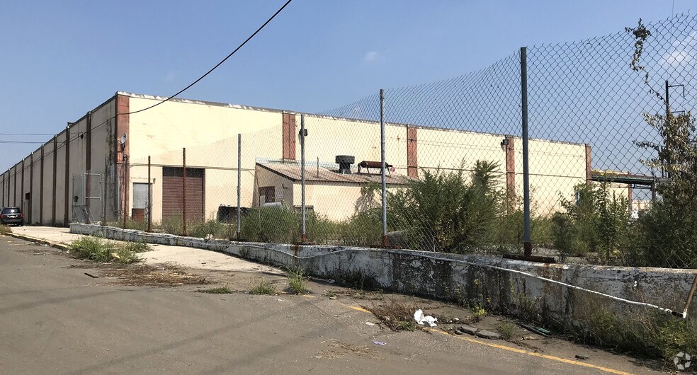 More Photos Of 4601-4701 Bath St, Philadelphia Industrial For Sale