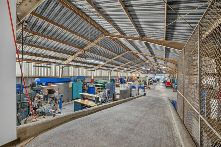 More Photos Of 925 M St, Firebaugh Manufacturing For Sale