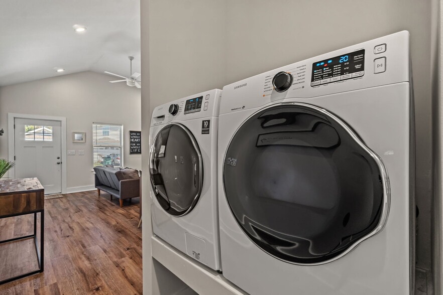 More Photos Of 2906 Sarah Jean Ct, Panama City Manufactured Housing Mobile Home Park For Sale