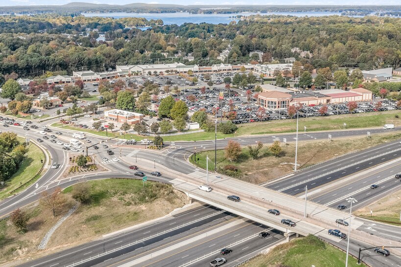 More Photos Of 20601-20619 Torrence Chapel Rd, Cornelius General Retail For Lease