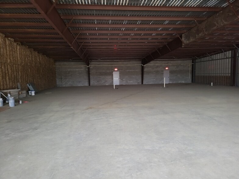 More Photos Of 14806 Ella Blvd, Houston General Retail For Lease