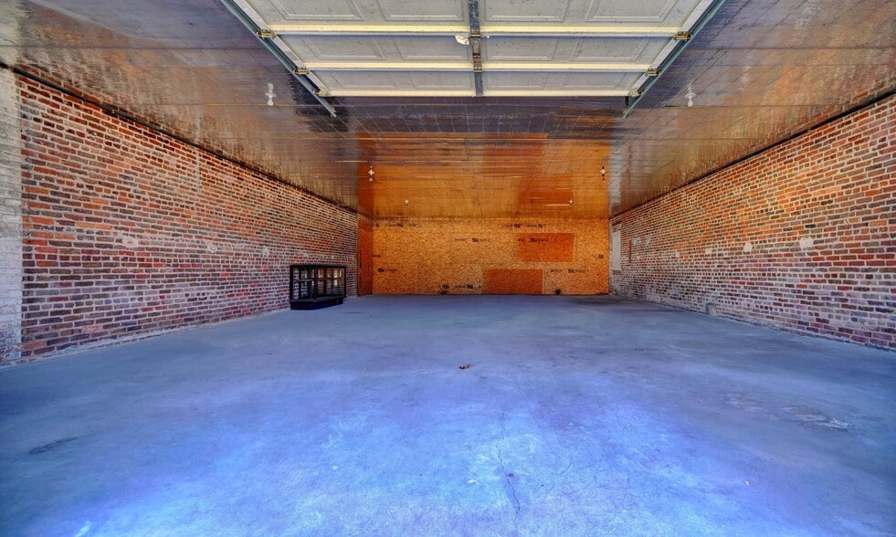 More Photos Of 300 Wilson Ave, Wakefield Sussex Self Storage For Sale