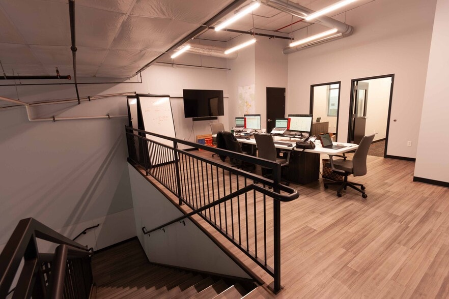 More Photos Of 7292 Greenridge Rd, Windsor Warehouse For Lease