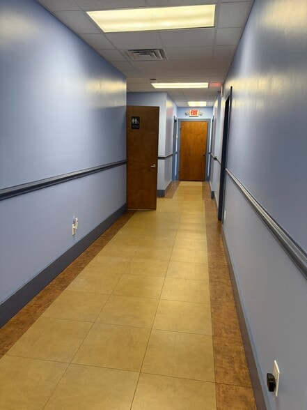 More Photos Of 202 Arnette St, Murfreesboro Office For Lease