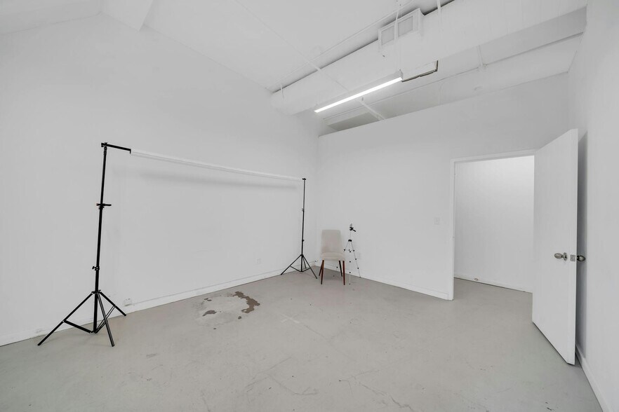 More Photos Of 545 W 45th St, New York Loft Creative Space For Lease