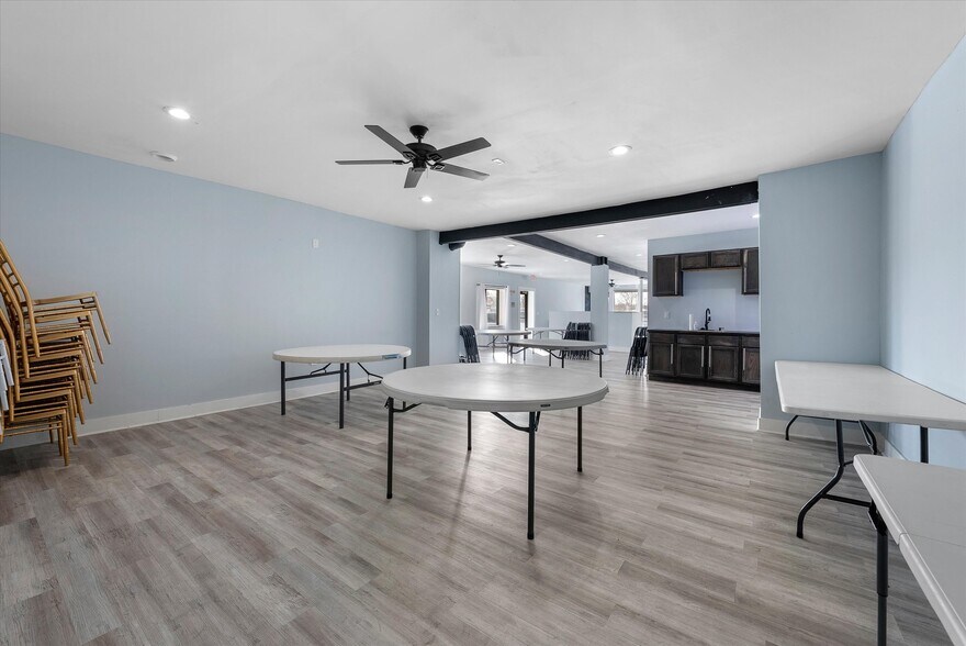More Photos Of 7518 W Fond Du Lac Ave, Milwaukee Freestanding For Sale