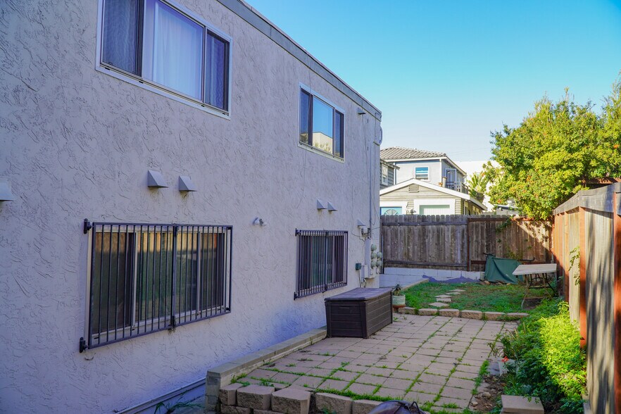 More Photos Of 2127 Front St, San Diego Apartments For Sale