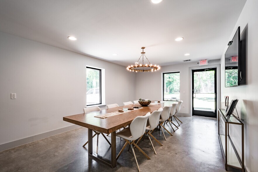 More Photos Of 12726 Moon Rd, Willis Loft Creative Space For Lease