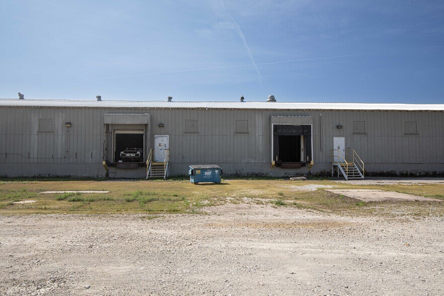 More Photos Of 200 N River St, Carthage Manufacturing For Lease