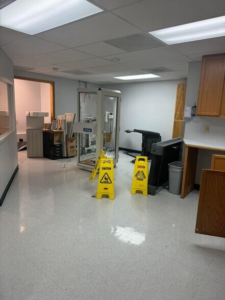 More Photos Of 2020 Central Ave, Dodge City Medical For Sale