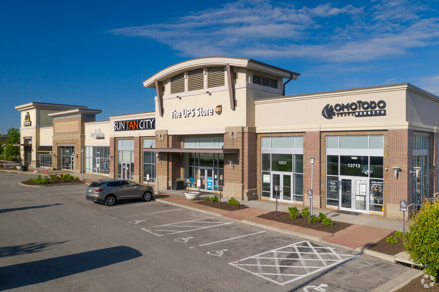 Primary Photo Of 13713-13749 Metcalf Ave, Overland Park General Retail For Lease