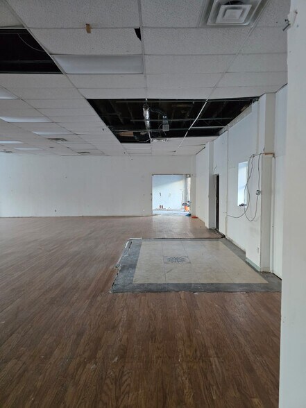 More Photos Of 6 Tulip Ave, Floral Park Warehouse For Lease