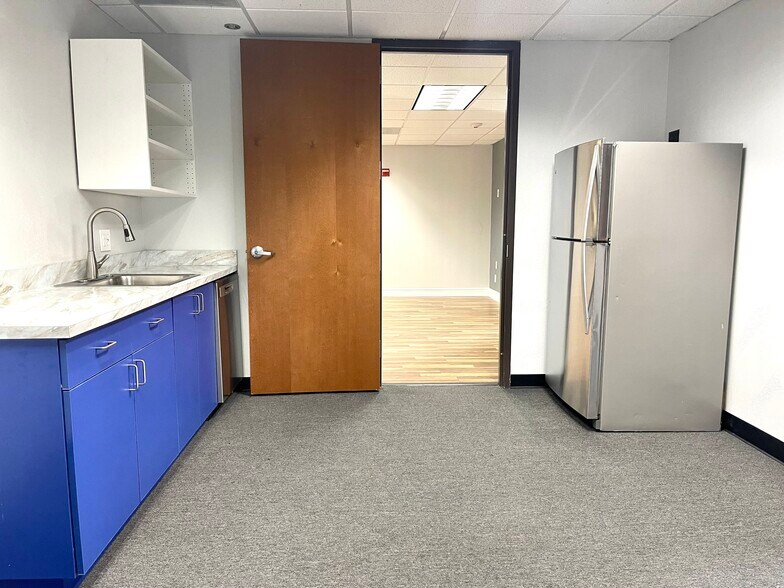 More Photos Of 7703 N Lamar Blvd, Austin Loft Creative Space For Sale