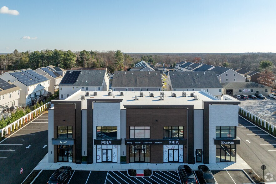 More Photos Of 1303 River Ave, Lakewood Storefront Retail Office For Lease