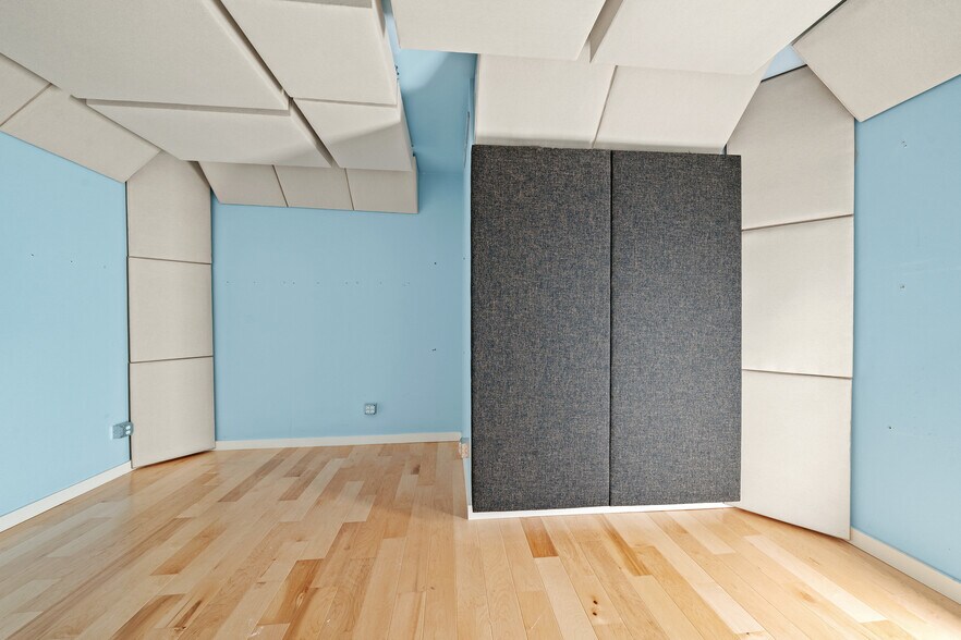 More Photos Of 6145 Troost Ave, Kansas City General Retail For Sale