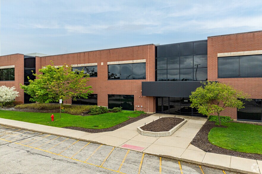 More Photos Of 4200 Cantera Dr, Warrenville Office For Sale