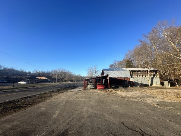 More Photos Of 304 Main St, Red Boiling Springs Industrial For Sale