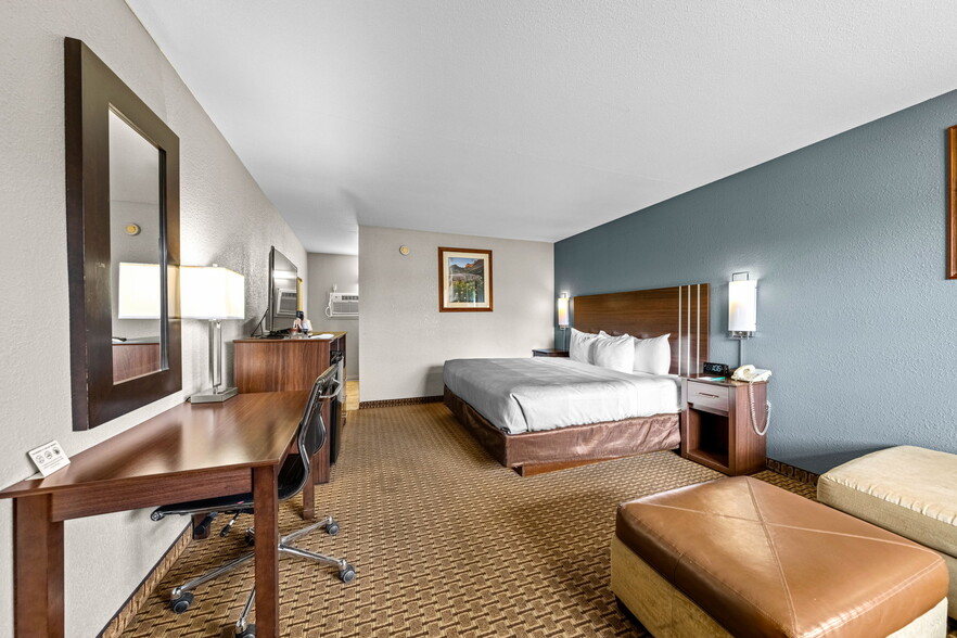 More Photos Of 2930 Main Ave, Durango Hotel For Sale