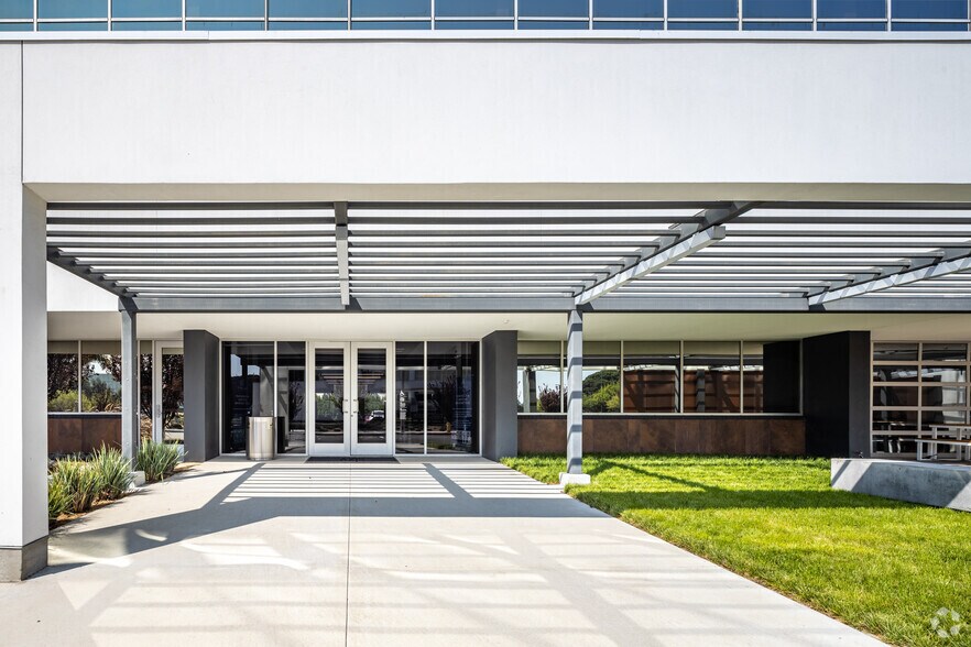 More Photos Of 2150 Towne Centre Pl, Anaheim Unknown For Lease