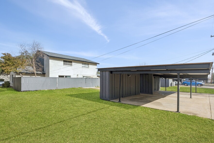 More Photos Of 15545 El Estado Dr, Dallas Multifamily For Sale