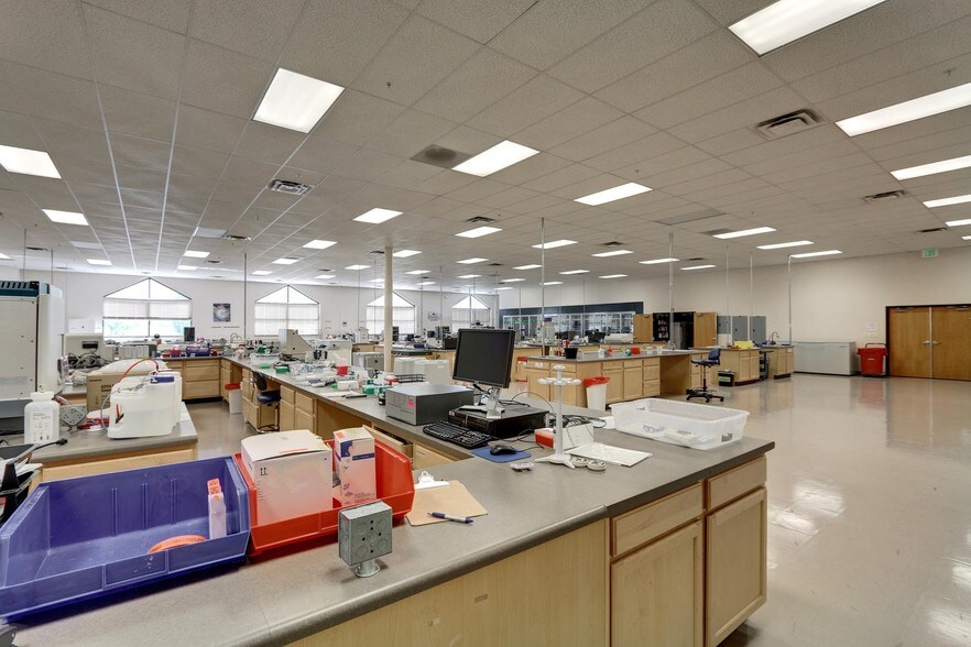 More Photos Of 1585 S Perry St, Castle Rock Flex For Sale