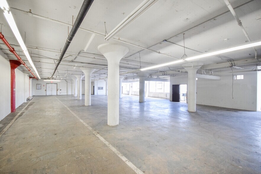 More Photos Of 2155 E 7th St, Los Angeles Manufacturing For Lease