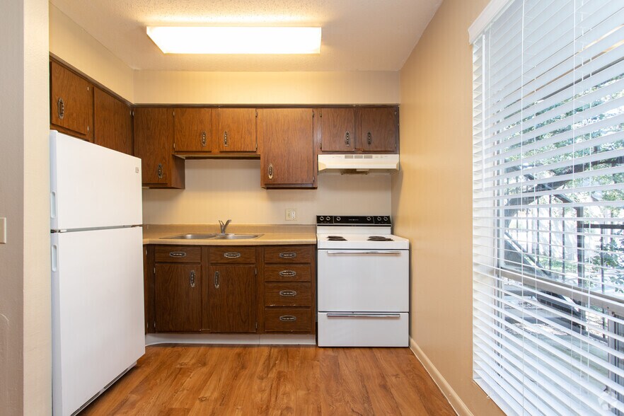 More Photos Of 5050 Fredericksburg Rd, San Antonio Apartments For Sale