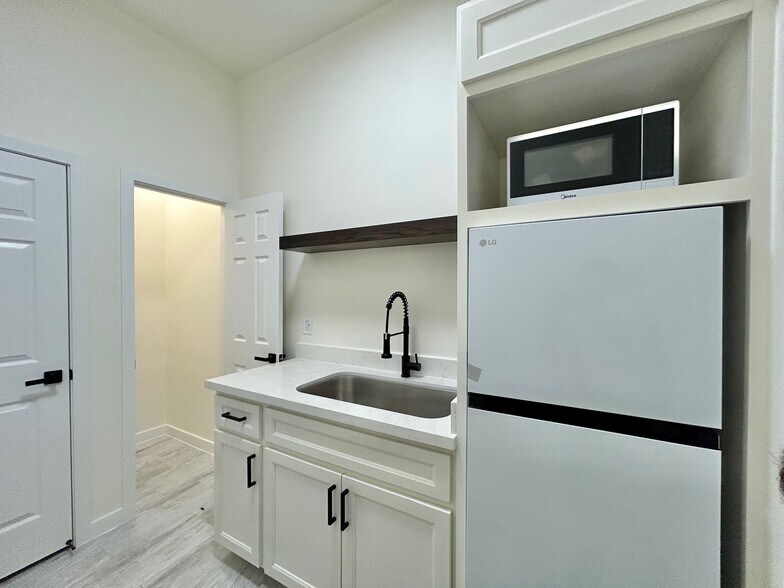 More Photos Of 1113 San Bernardo Ave, Laredo Office For Lease