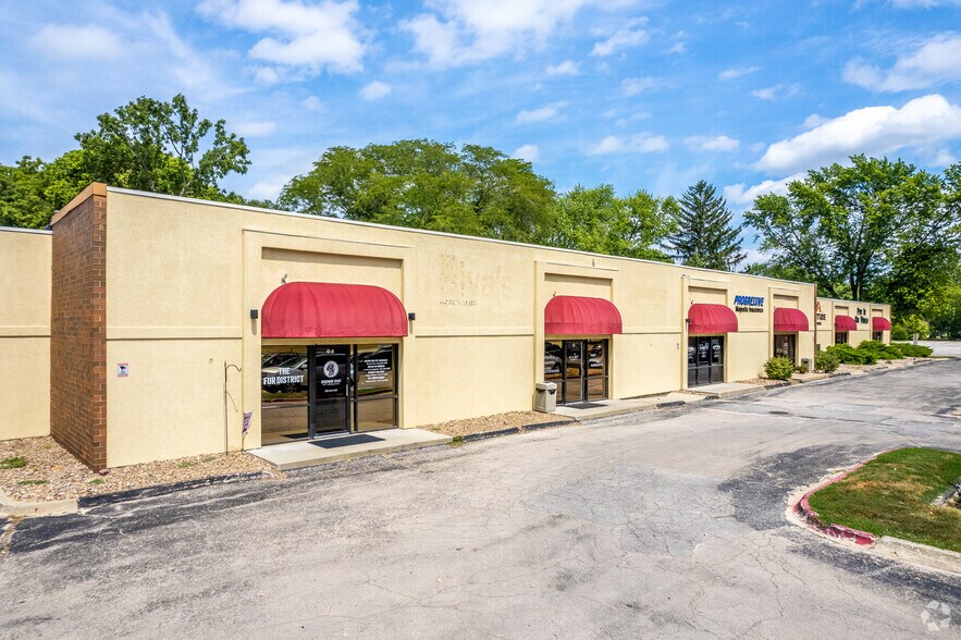 More Photos Of 8033 University Blvd, Clive Office For Lease