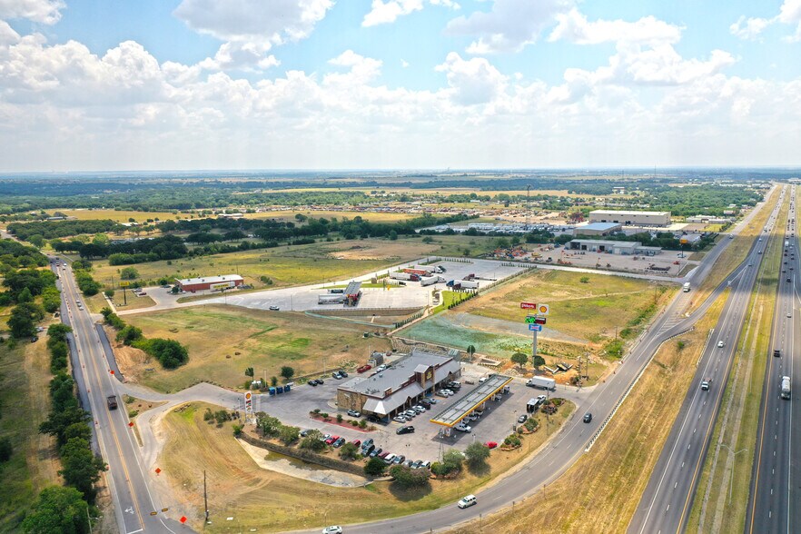 More Photos Of 3313 Interstate 35 W, Burleson Land For Lease