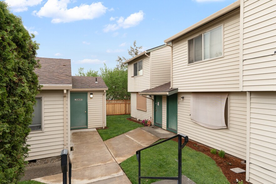 More Photos Of 430 Metzler St, Molalla Apartments For Sale