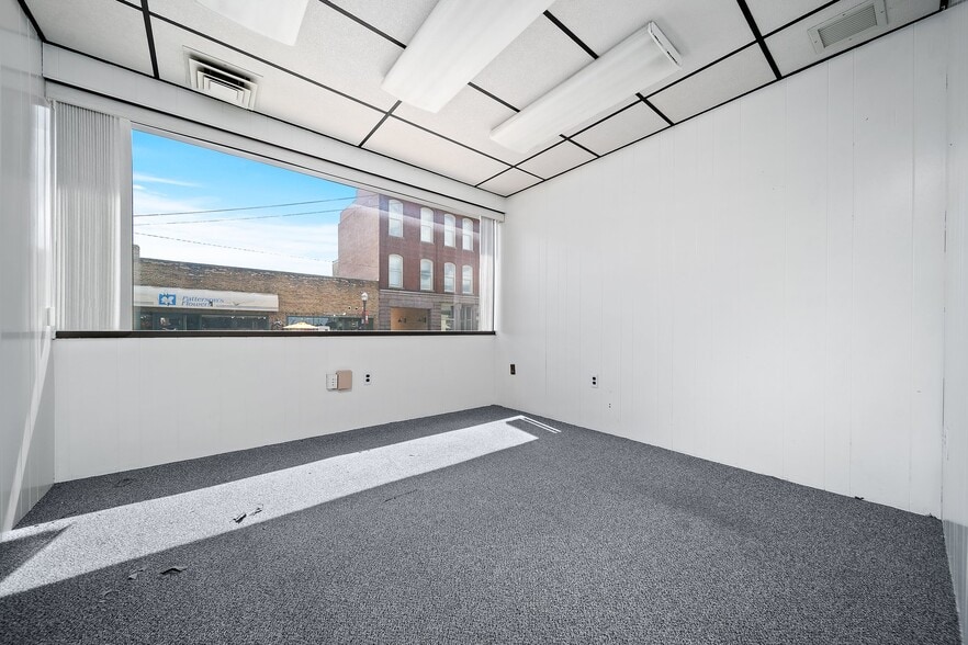 More Photos Of 211 Maple St, Big Rapids Office Residential For Lease