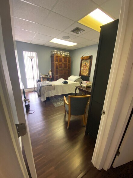 More Photos Of 21400-21414 W Dixie Hwy, Miami Medical For Lease