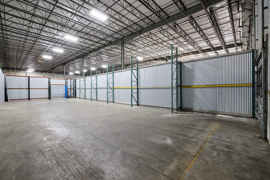 More Photos Of 2507 Investors Row, Orlando Distribution For Lease