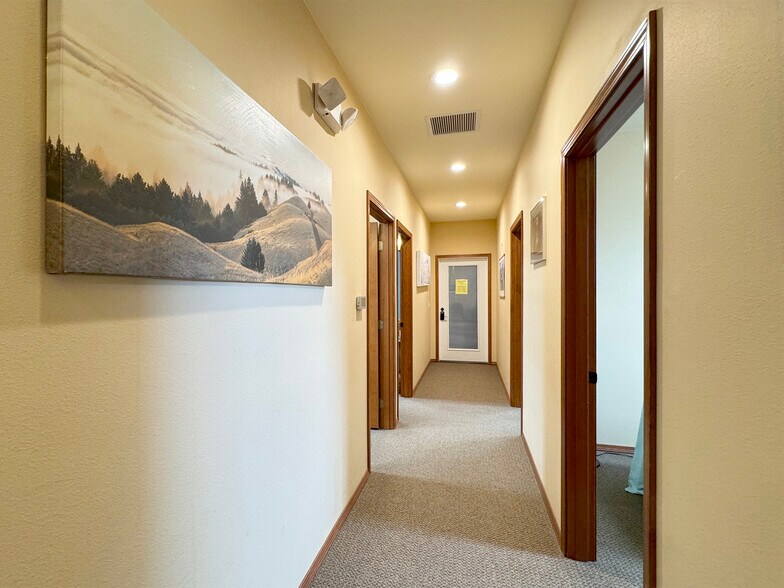 More Photos Of 534 N 5th Ave, Sequim Medical For Sale