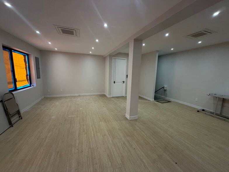 More Photos Of 12-36 31st Dr, Long Island City Storefront Retail Residential For Lease