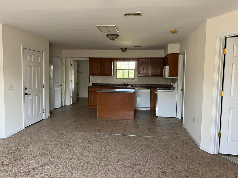 More Photos Of 502 Nandino Cir, Berea Apartments For Sale
