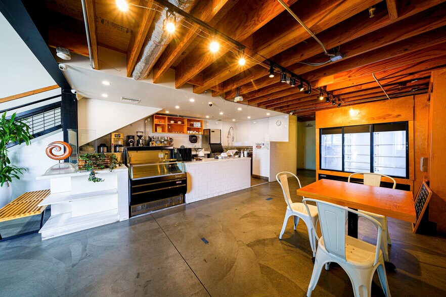 More Photos Of 921 Crocker St, Los Angeles Storefront Retail Office For Sale