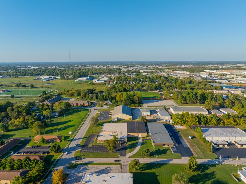 More Photos Of 820 N Cedarbrook Ave, Springfield Industrial For Sale