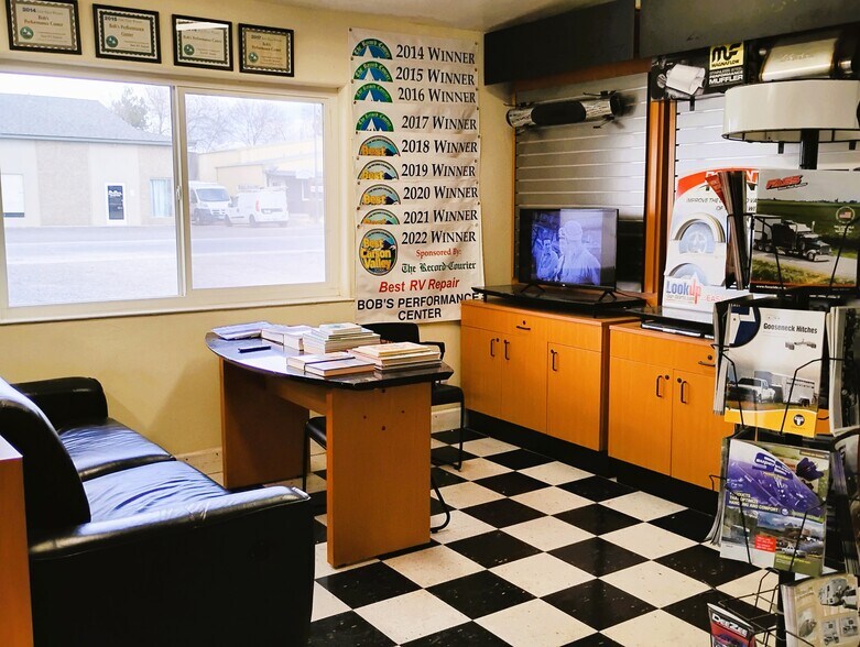 More Photos Of 1417 Industrial Way, Gardnerville Auto Repair For Sale