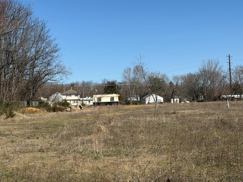 More Photos Of 385 Wheat Rd, Vineland Flex For Sale